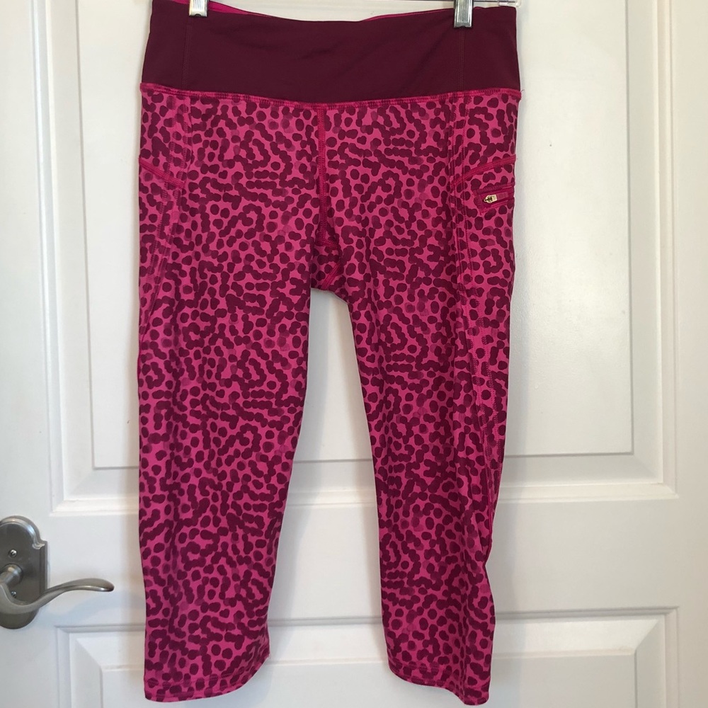 Lululemon crop running leggings.